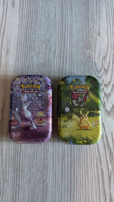 30th Celebration: Mewtwo & Scraggy Mini Tin 30th Celebration: Pikachu & Vivillon Mini Tin