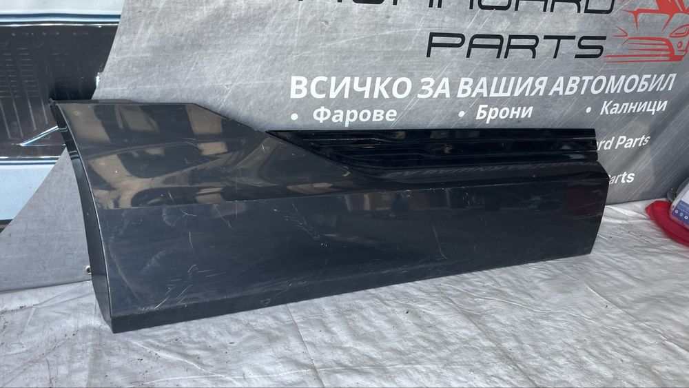Дясна декоративна лайстна Audi E-Tron 2019-