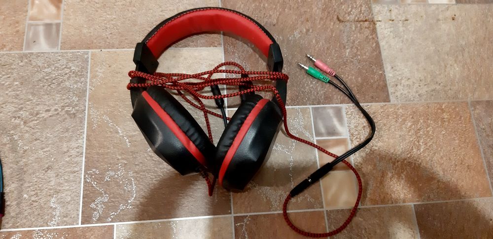 Наушники  почти новые есть торг