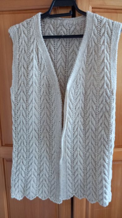 Плетени вълнени елеци.