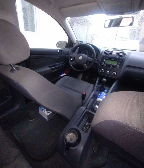 De vânzare golf 5 mai multe detalii in privat