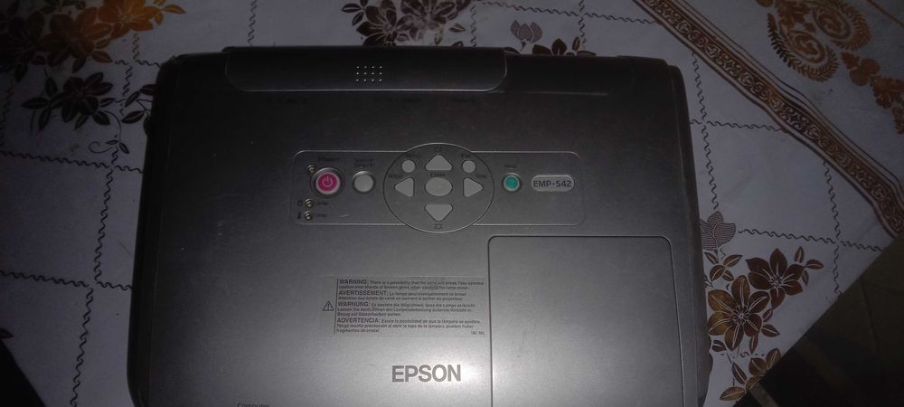 Proektor EPSON 3LCD
