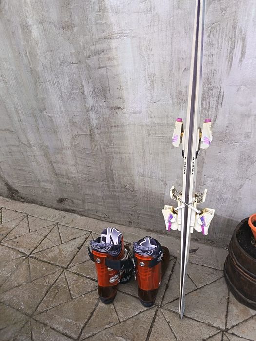 Vind skiuri dimensiuni 170, și clăpari mărimea 44,