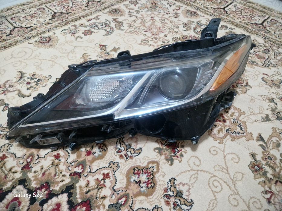 Продам комплект фар камри 70