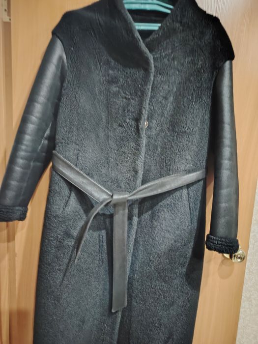 Продам верхнюю женскую одежду,