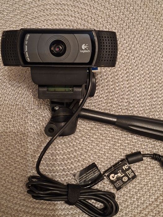 Vând Cameră web.Logitech.1080.mp,cu Trepied