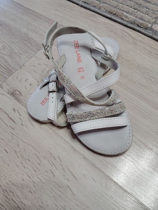 Vând sandalute Nr 32
