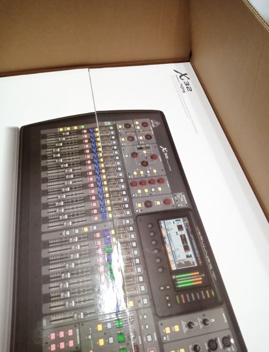 Цыфравой микшерный пульт Beringer X32  новый