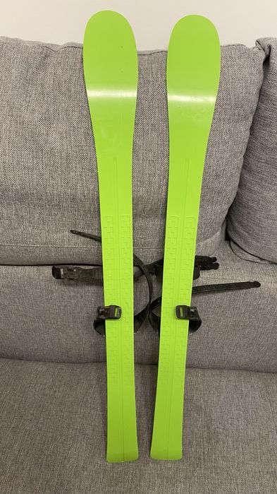 Skiuri de plastic pentru copii