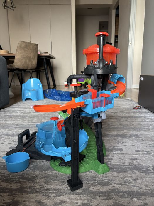 Hot Wheels автомойка гараж