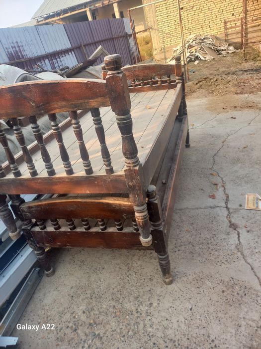 Кровать для спальни