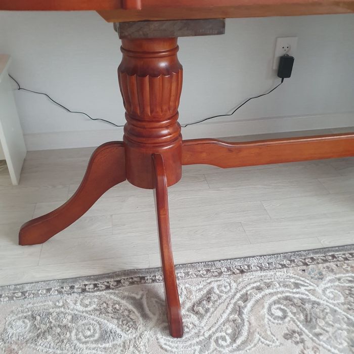 Стол со стульями