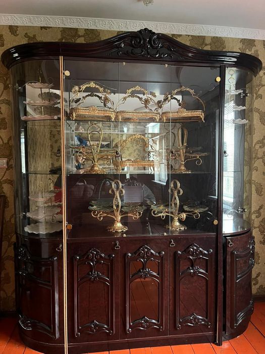 Гостиный стена продаю