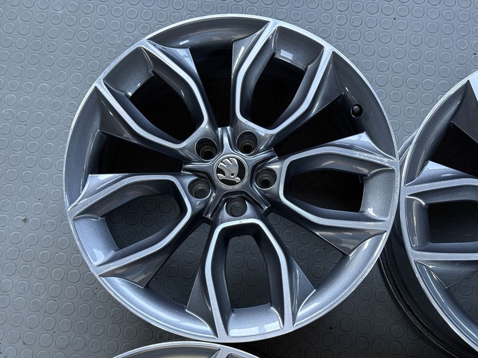4бр. Отлични 19” ОРИГИНАЛНИ Джанти “CRATER” 5х112 за -SKODA/VW/AUDI/SEAT/VAG- 8Jx19H2, ET45