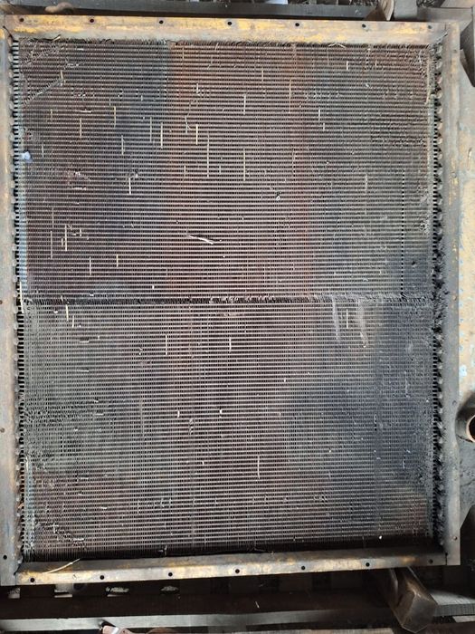 Радиатор к 700. Бу. В рабочем состоянии без гнили