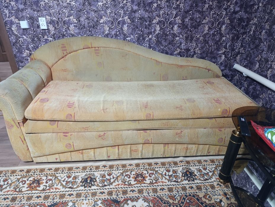 Продам диваны оба за 2000тг