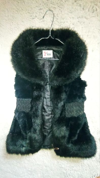 Vând vestă din blană artificială cu fermoar