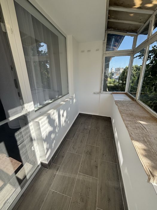 Inchiriez apartament cu 2 camere, situat pe str.  Dimitrie Cantemir ( RFN) etajul 4, cu acoperis nou. Chirie: 300 €/lună, pentru minimum 1 an.