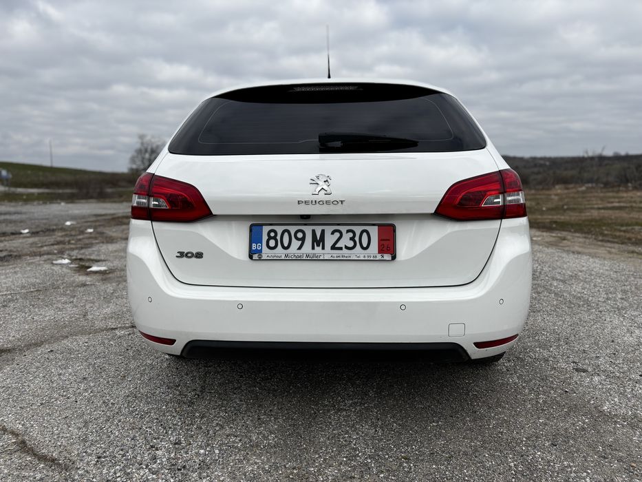 Автомобил Peugeot 308 SW 1.2 бензин