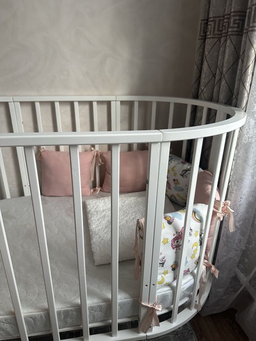 Кровать и бортики на кровать