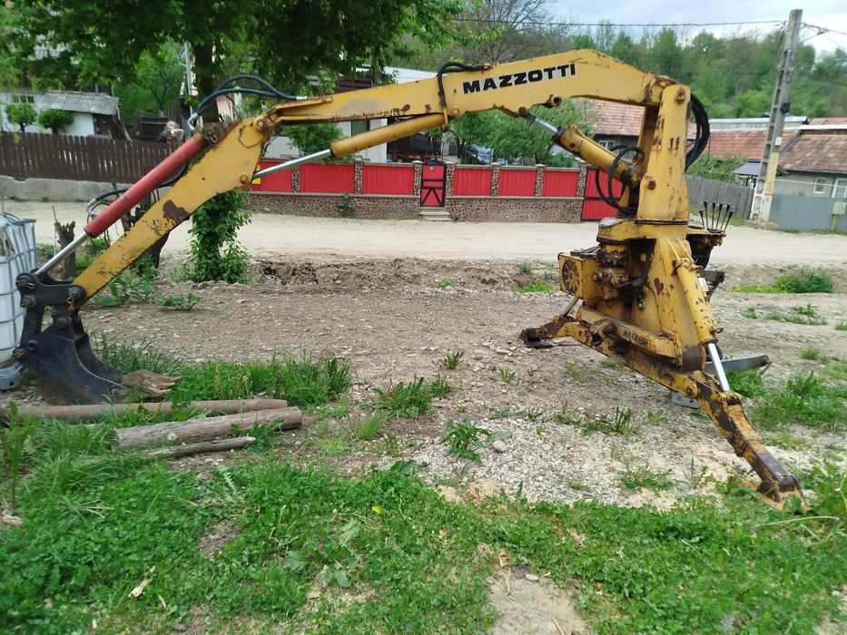 Braț excavat tractor