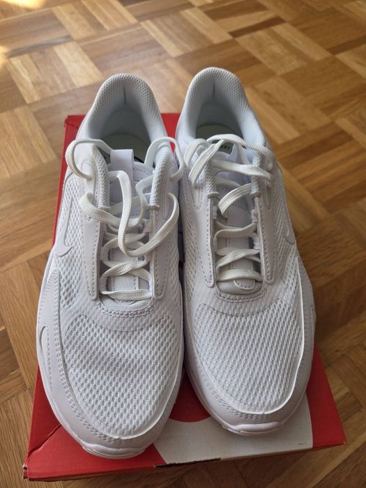 Продавам Nike air max bolt размер  38.5