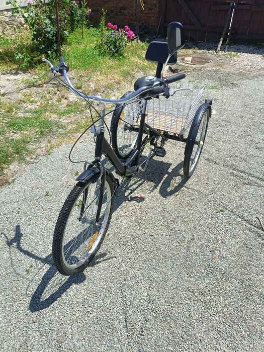 Vând Tricicleta nouă