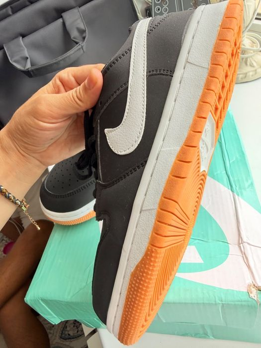 Продам кроссовки под Nike