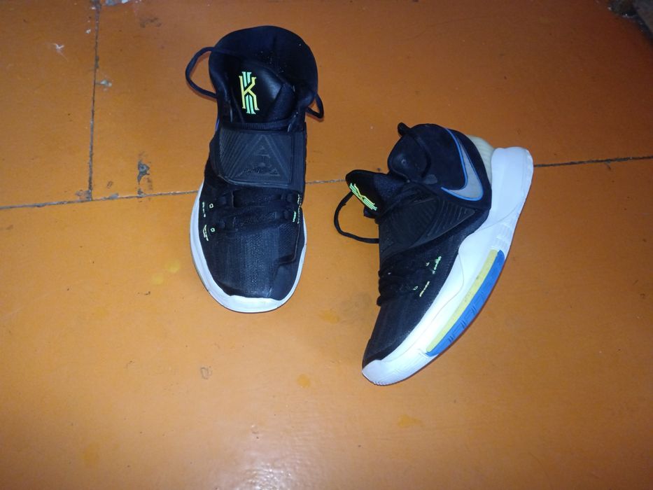 Продам фирменные кроссовки Nike