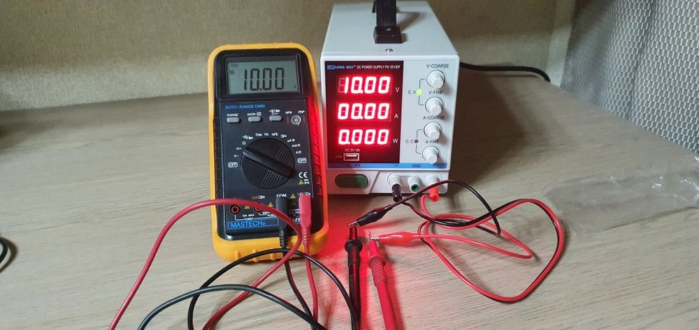 Настольный блок питания  Longwei PS3010DF.