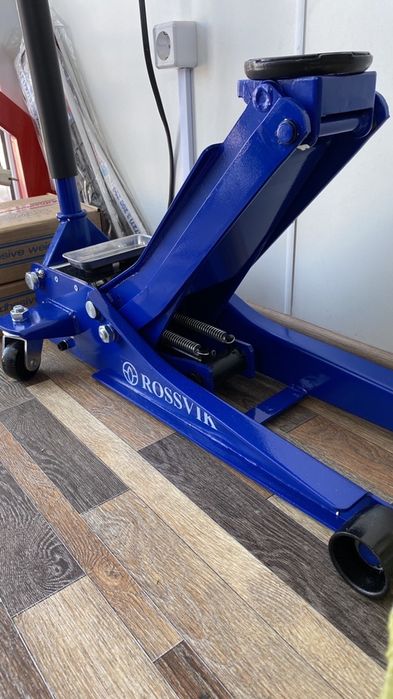 Домкрат россвик 3т