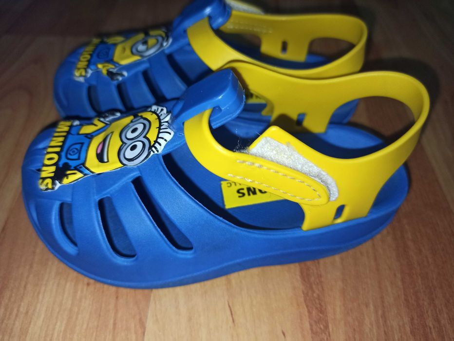 Sandale Minions, mărimea 22/23