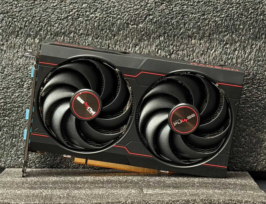 Placa video RX 6600 8GB Sapphire Pulse – compacta, doar 19 cm, cutie