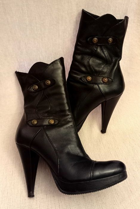 Изгодно! Дамски елегантни боти на висок ток от естествена кожа.