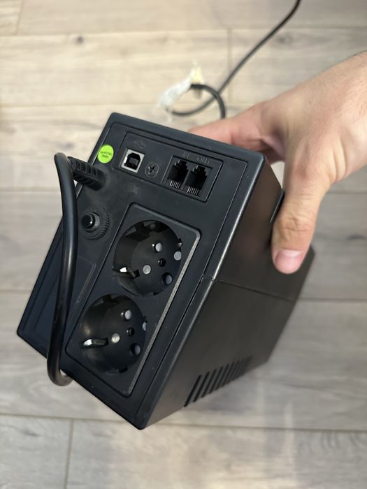 Sursa UPS 800w 220v , 2 iesiri priza+data