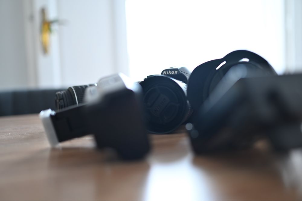 DSLR Nikon D3100 + 3 obiective + doua acumulatoare + grip