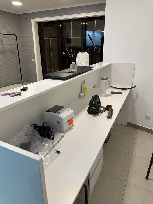 Ресепшн из материала лдсп белый-серый