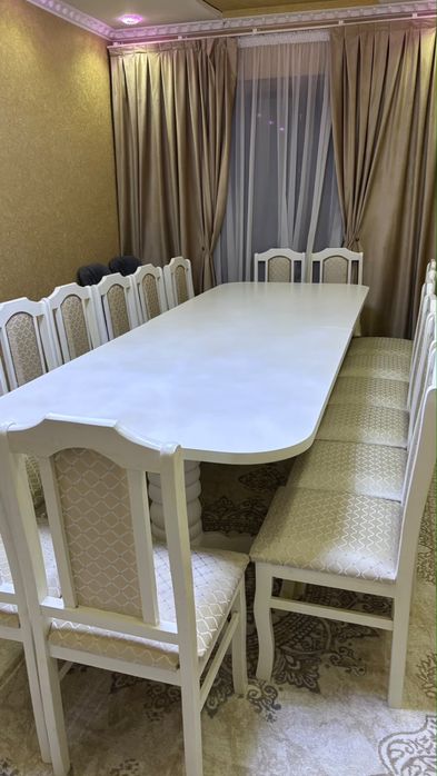 Стол со стульями
