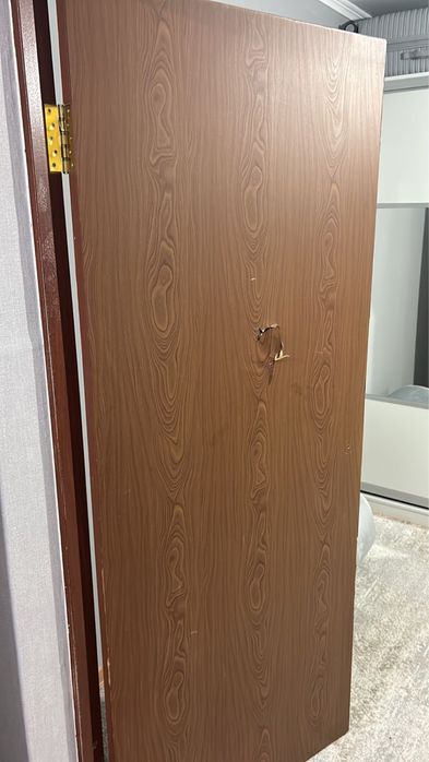 Двери и кровати  отдам бесплтано