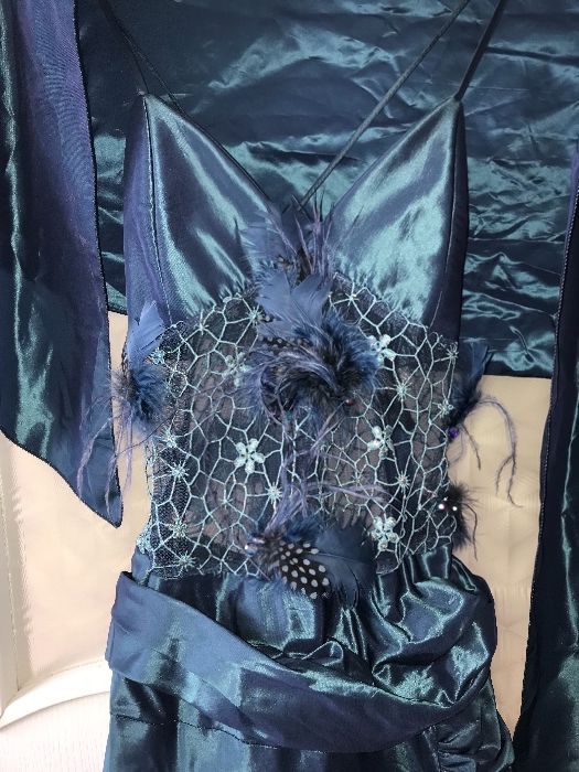 Официални рокли.