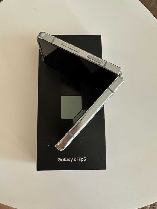 Galaxy Z Flip 5 с гаранция
