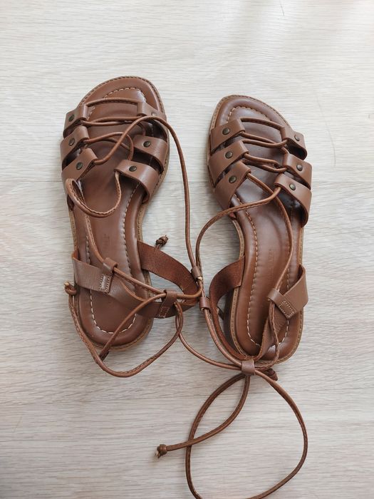 Кафяви и бели  сандали с  връзки и каишки-30лв.