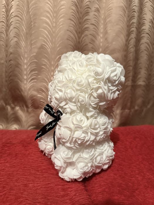 Мече от рози със панделка. Червено,Розово,Бяло