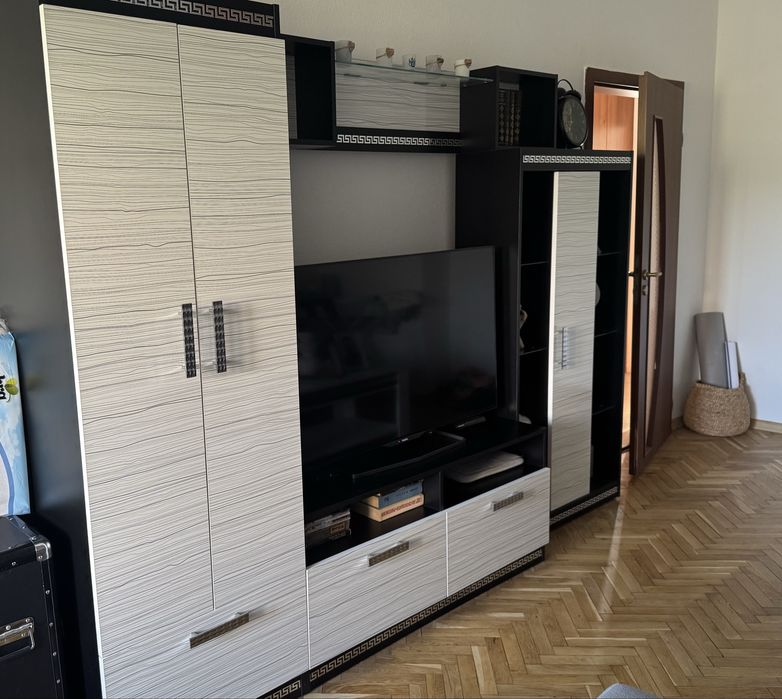 Библиотека за хол