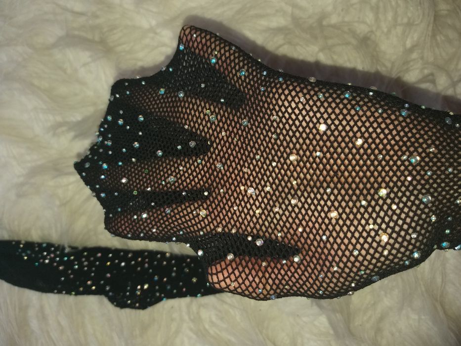 Dres negru cu aplicatii ciorapi tip plasa