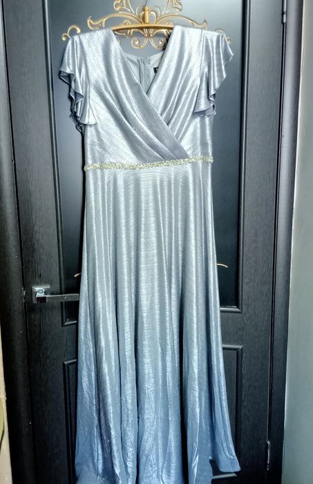 Продам платье вечернее серебристое