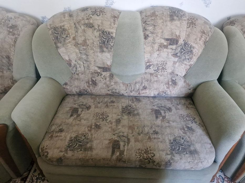 Продам диван 4 с креслами.