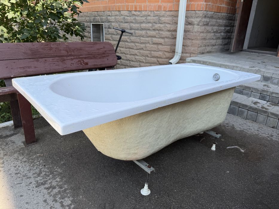 Продам акриловую ванну