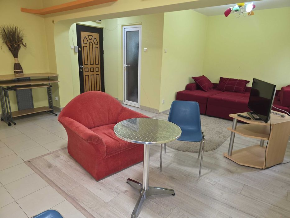 Garsoniera moderna in Trivale, stradal, complexul II