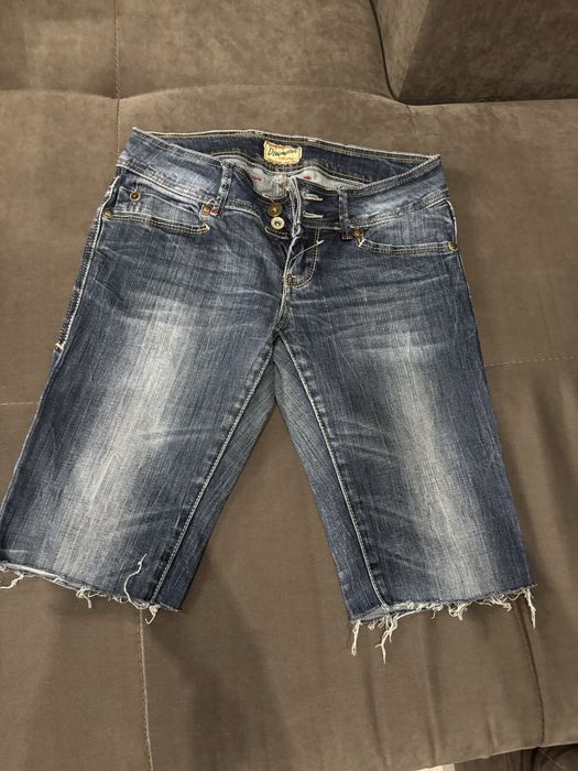 Дамска тениска и дънки